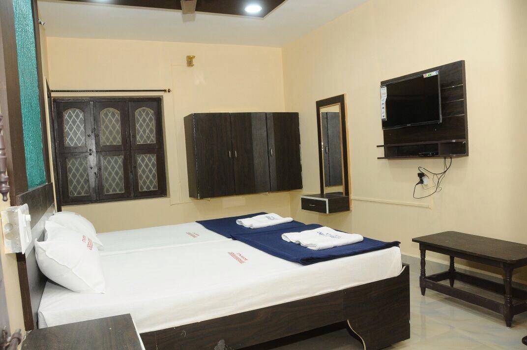 Tripura Sundari Residency Hotel Madanapalle Bagian luar foto