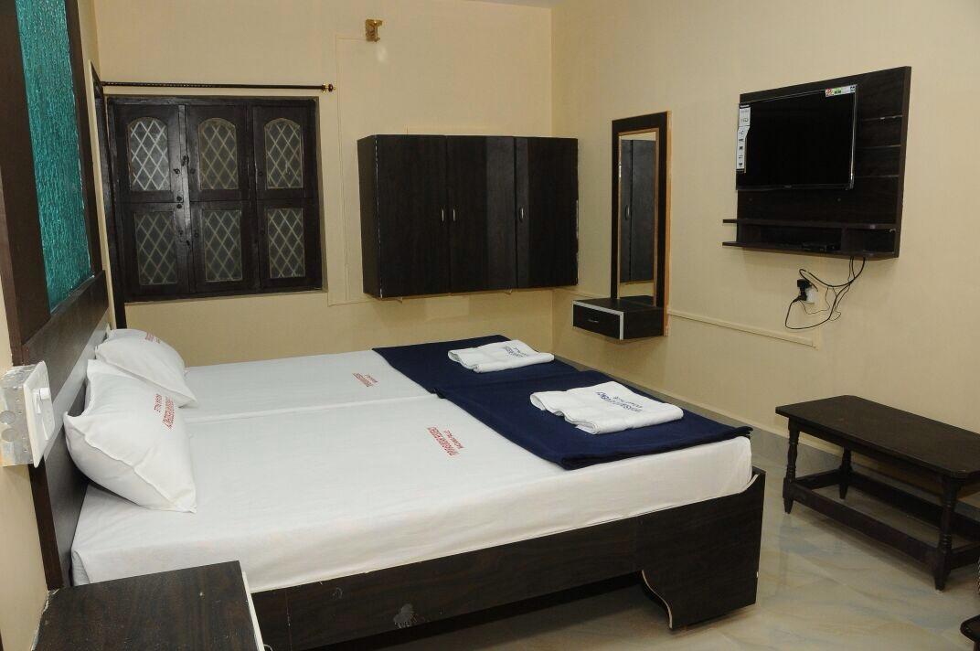 Tripura Sundari Residency Hotel Madanapalle Bagian luar foto
