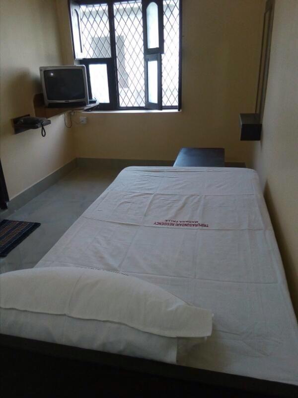 Tripura Sundari Residency Hotel Madanapalle Bagian luar foto