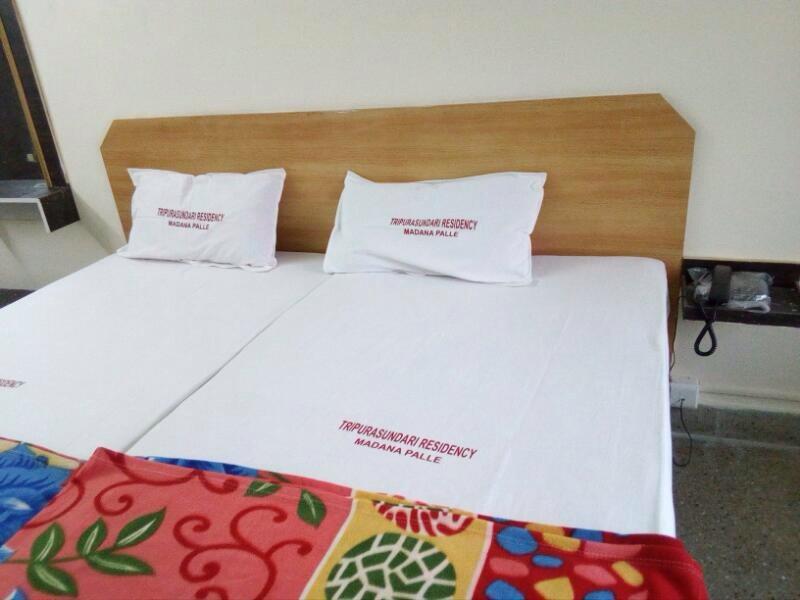 Tripura Sundari Residency Hotel Madanapalle Bagian luar foto